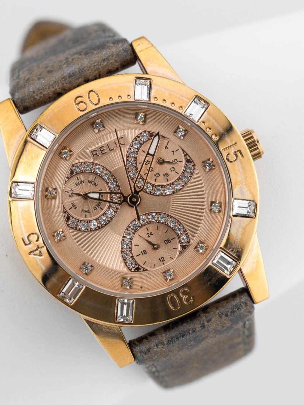 Relic ZR15678 Quartz Analog Women's Watch New Battery